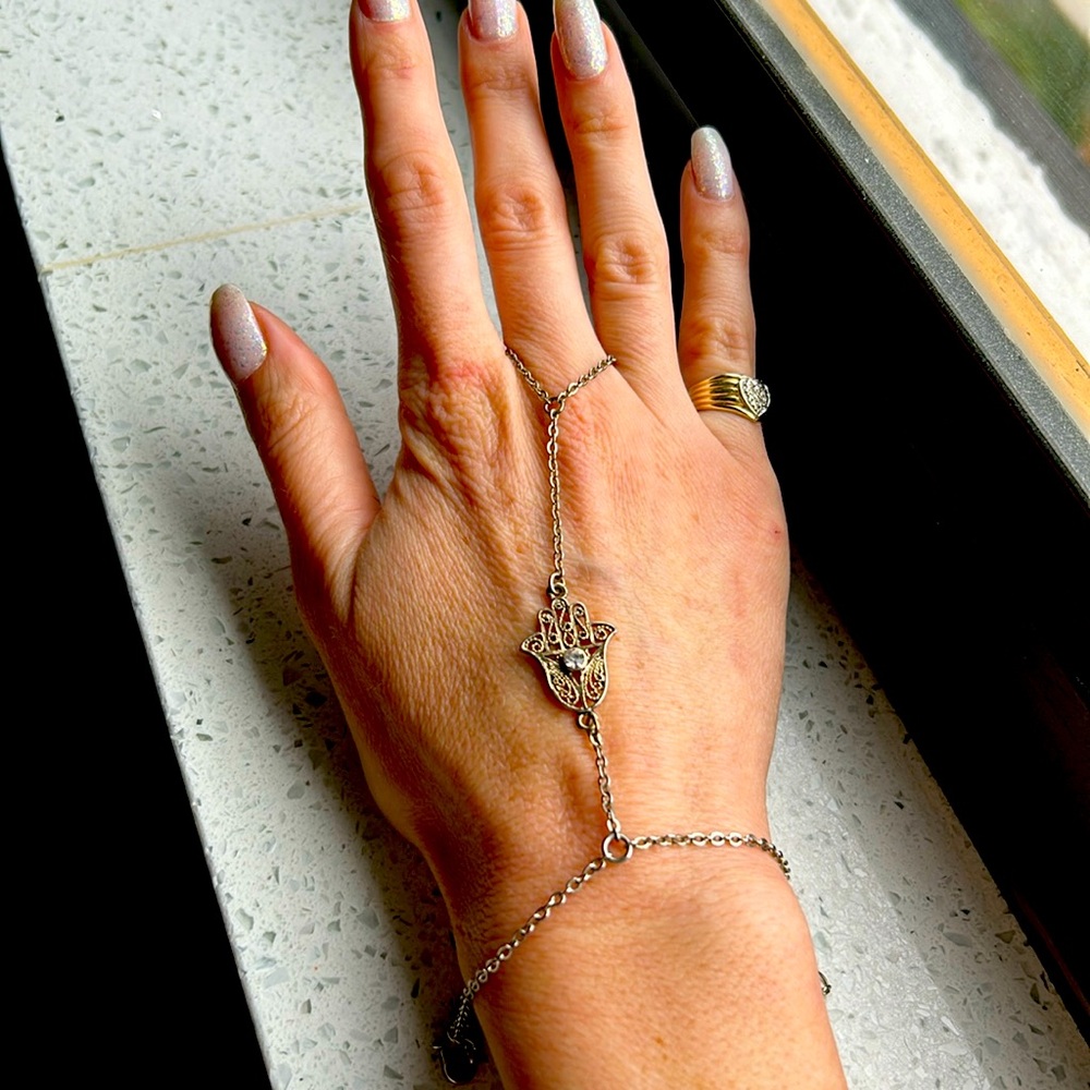 Hand chain, ring chain. Gorgeous! Unique. Hamza to protect you from the evil eye